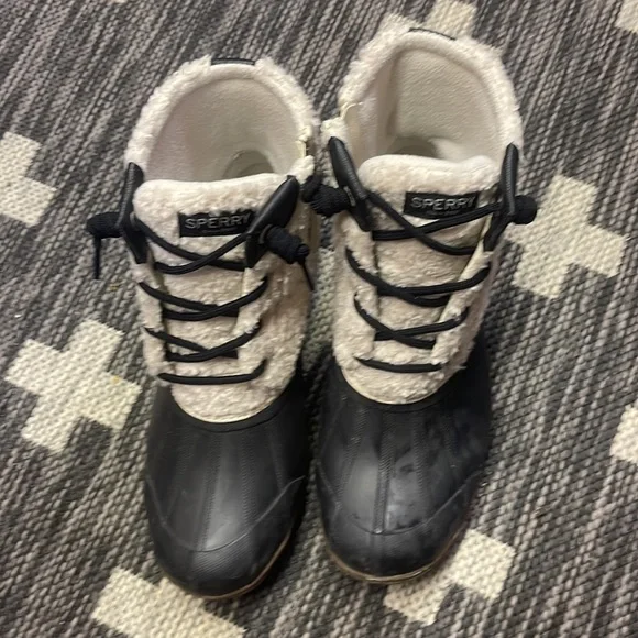 Sperry Size 6 1/2 Worn Twice - Picture 2 of 5